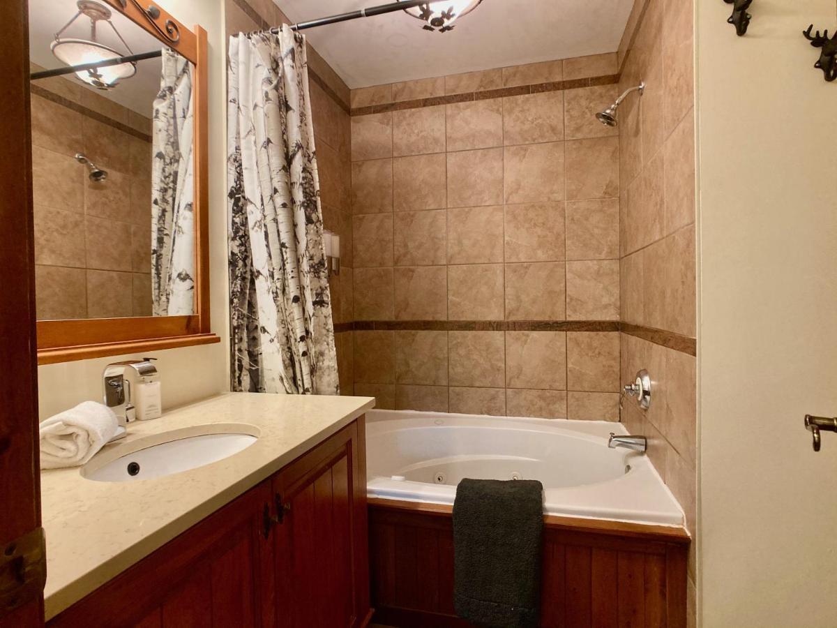 Le Plateau By Tremblant Vacations Lägenhet Mont-Tremblant Exteriör bild